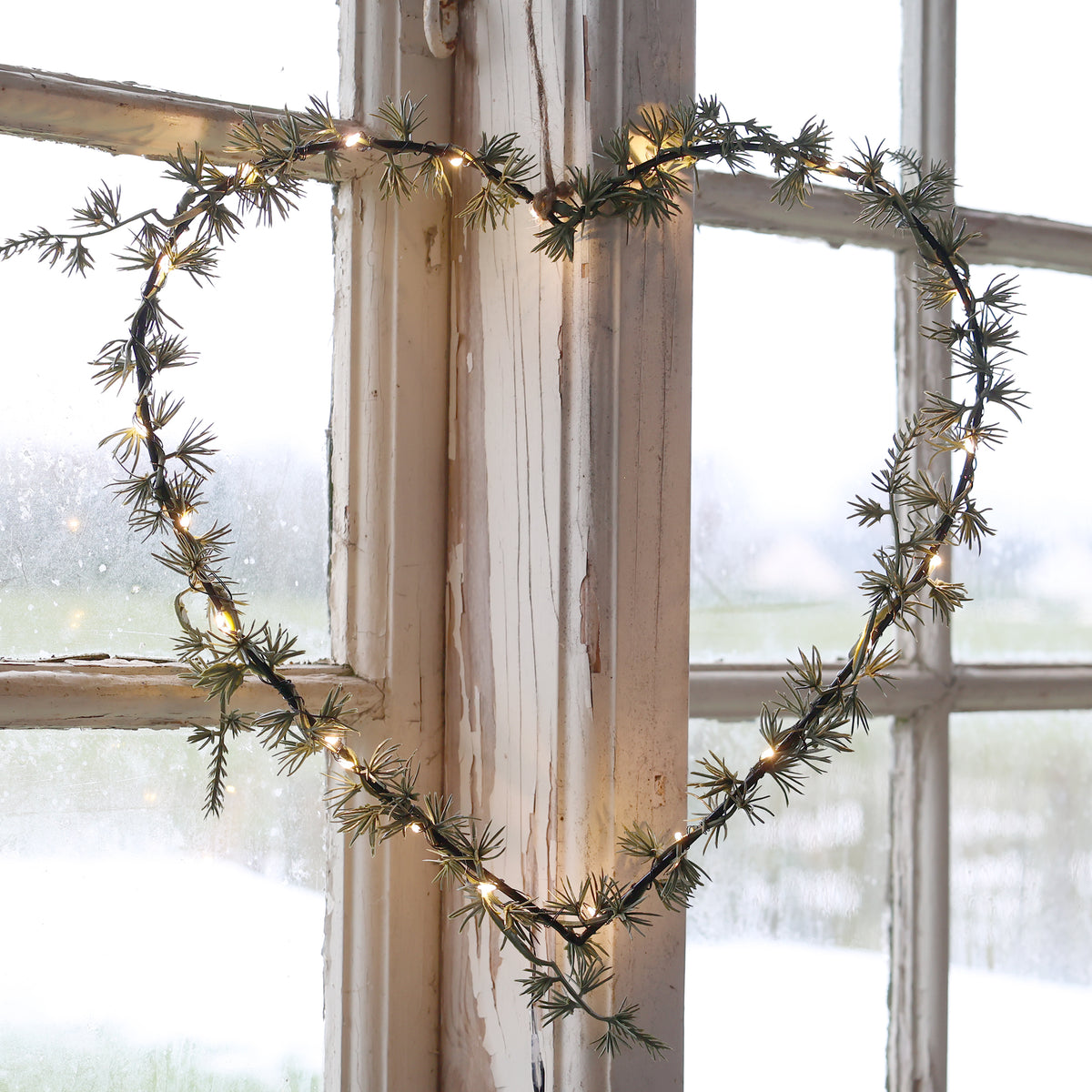Ghirlanda a forma di cuore in cedro, 25 luci LED, 30x4 cm