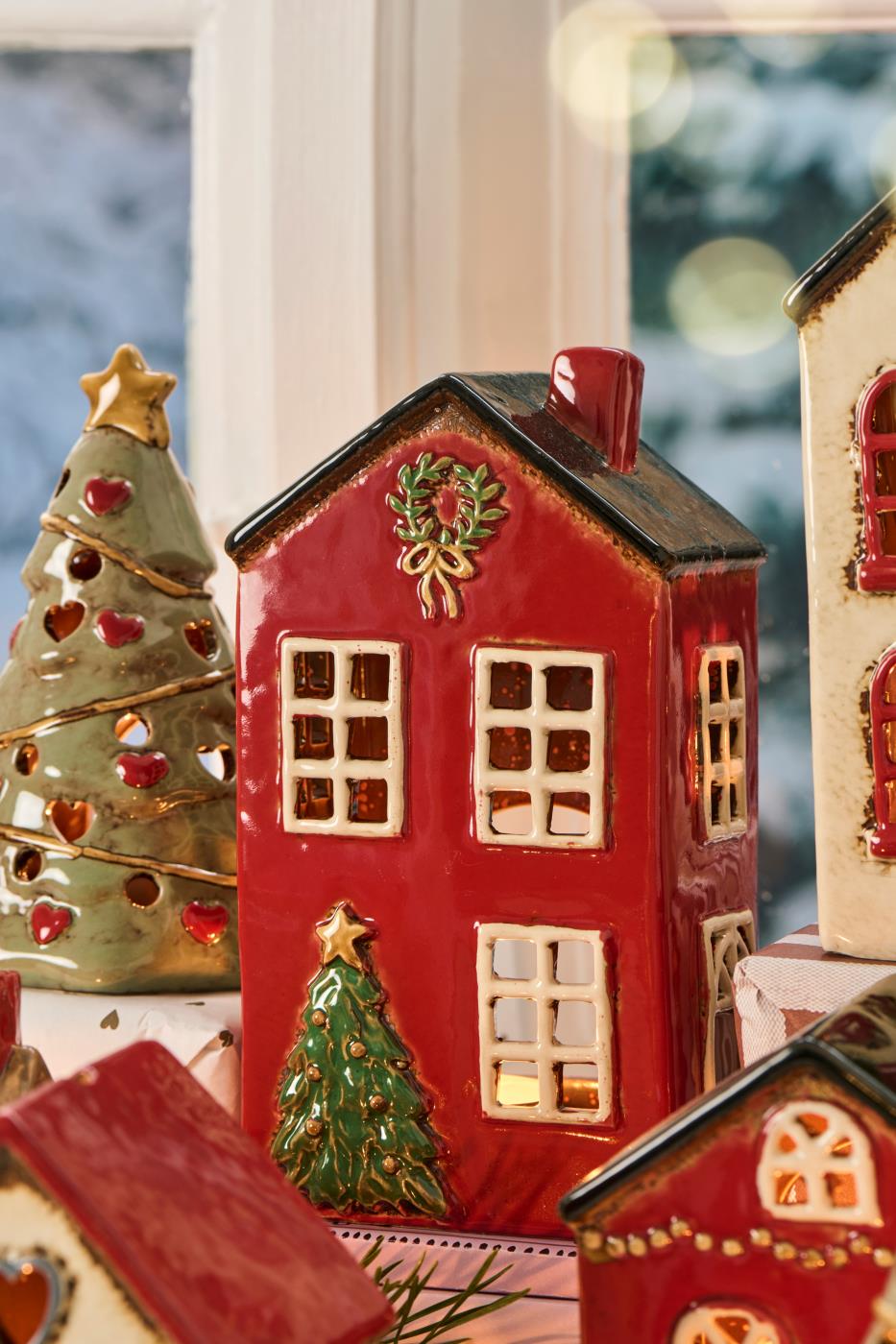 Casetta rossa porta tealight con albero di Natale h 20 cm
