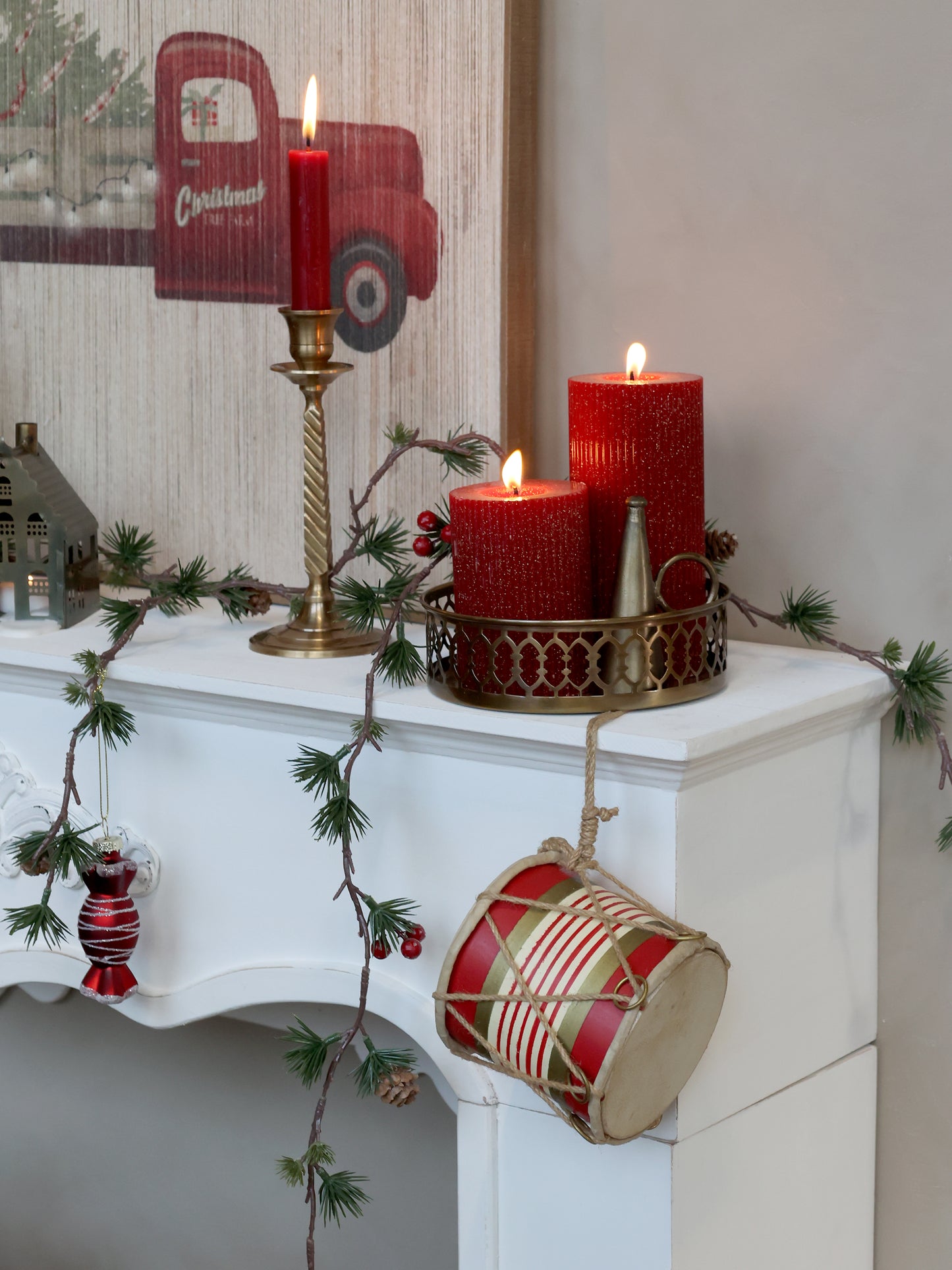 Ghirlanda di cedro con pigne e bacche rosse, 160 cm