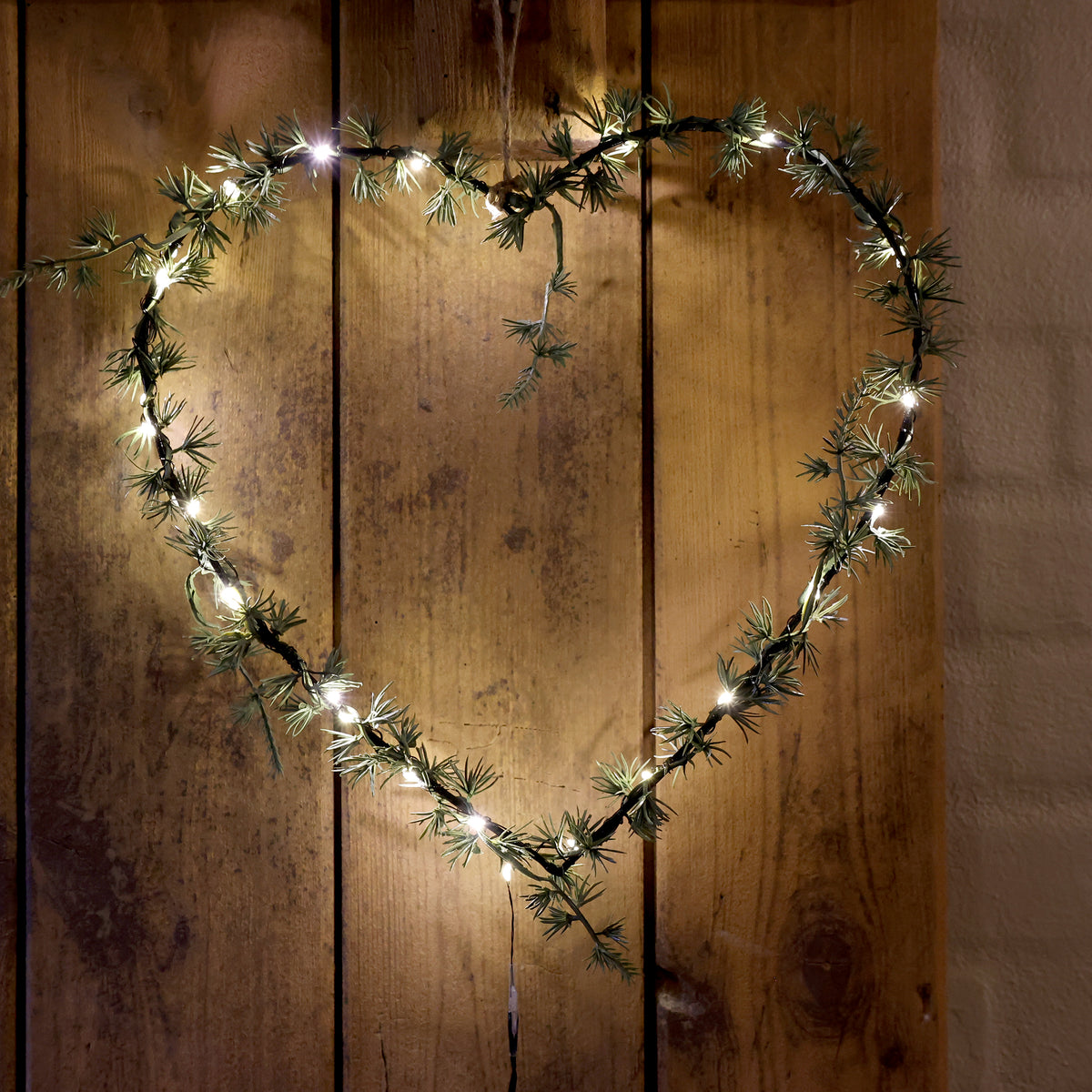 Ghirlanda a forma di cuore in cedro, 25 luci LED, 30x4 cm