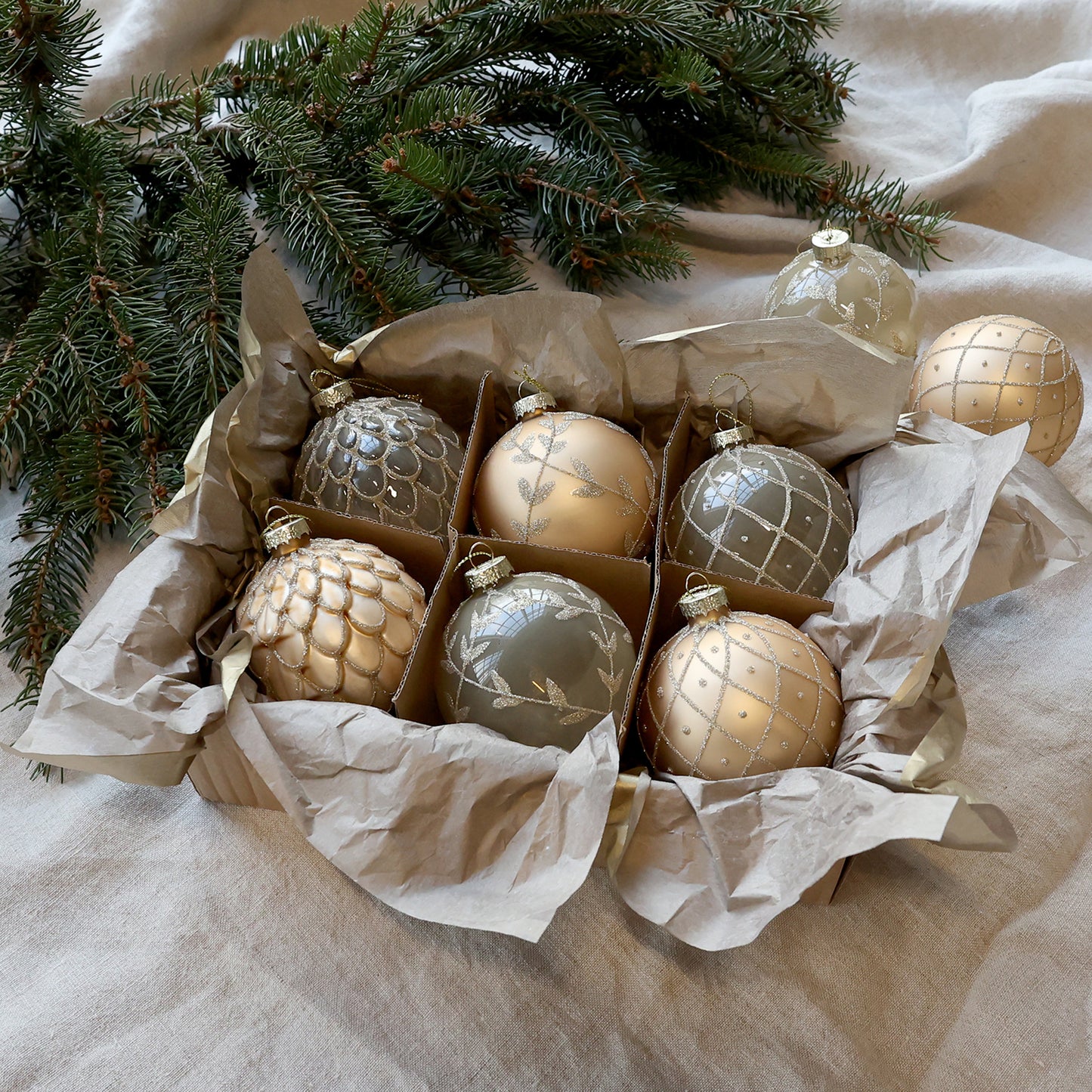 Palline di Natale in vetro, dipinte a mano, ø8 cm, color Champagne, 6 varianti