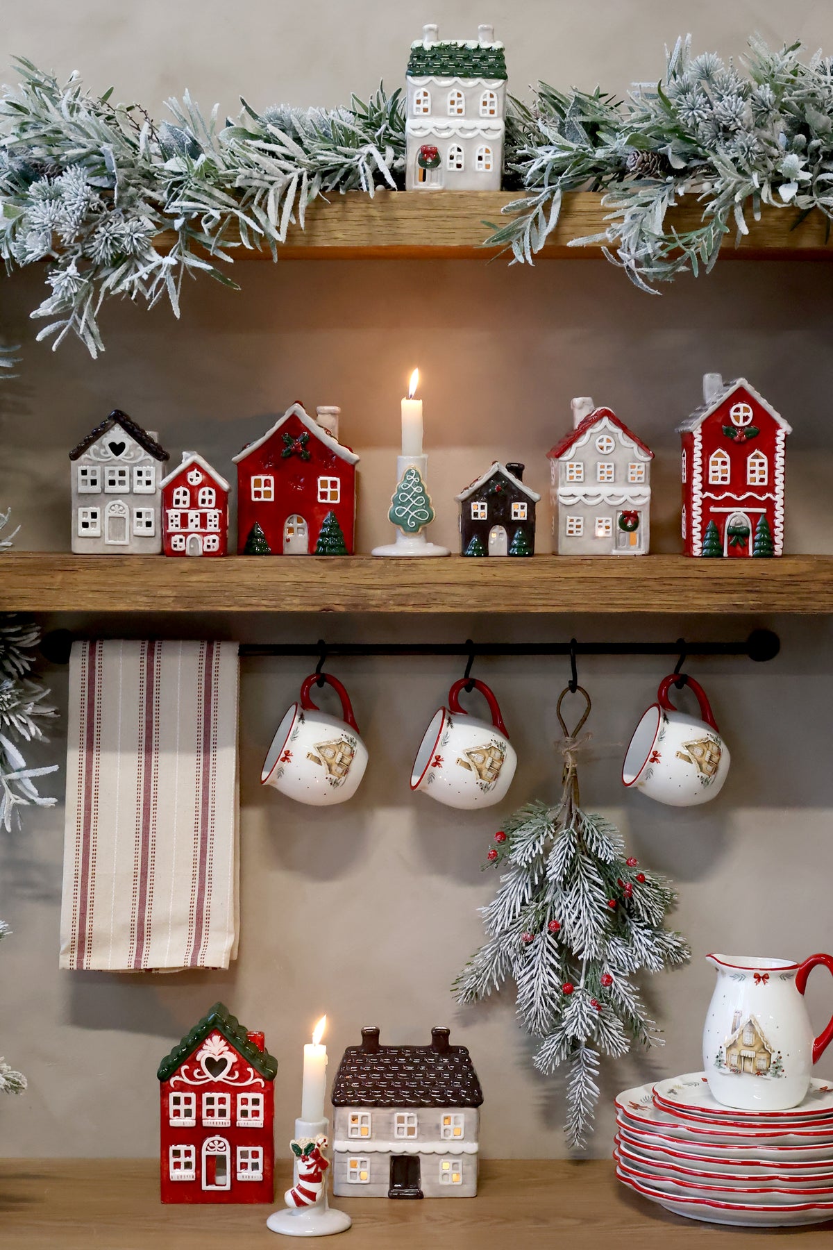 Casetta porta tea light, rossa con tetto bianco, h 16,5x13,5x9 cm