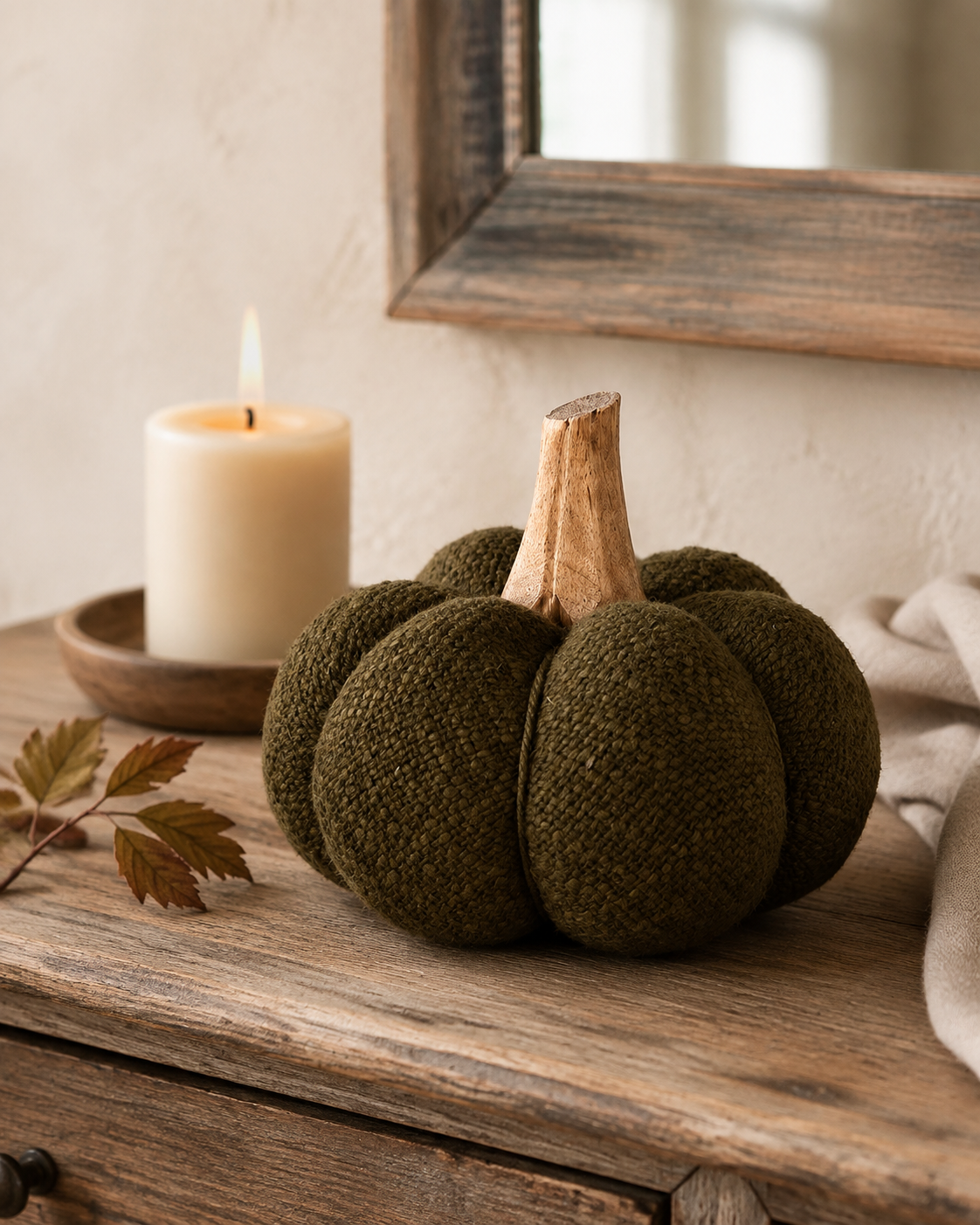 Zucca verde morbida in tessuto con picciolo in legno, ø 15x13 cm