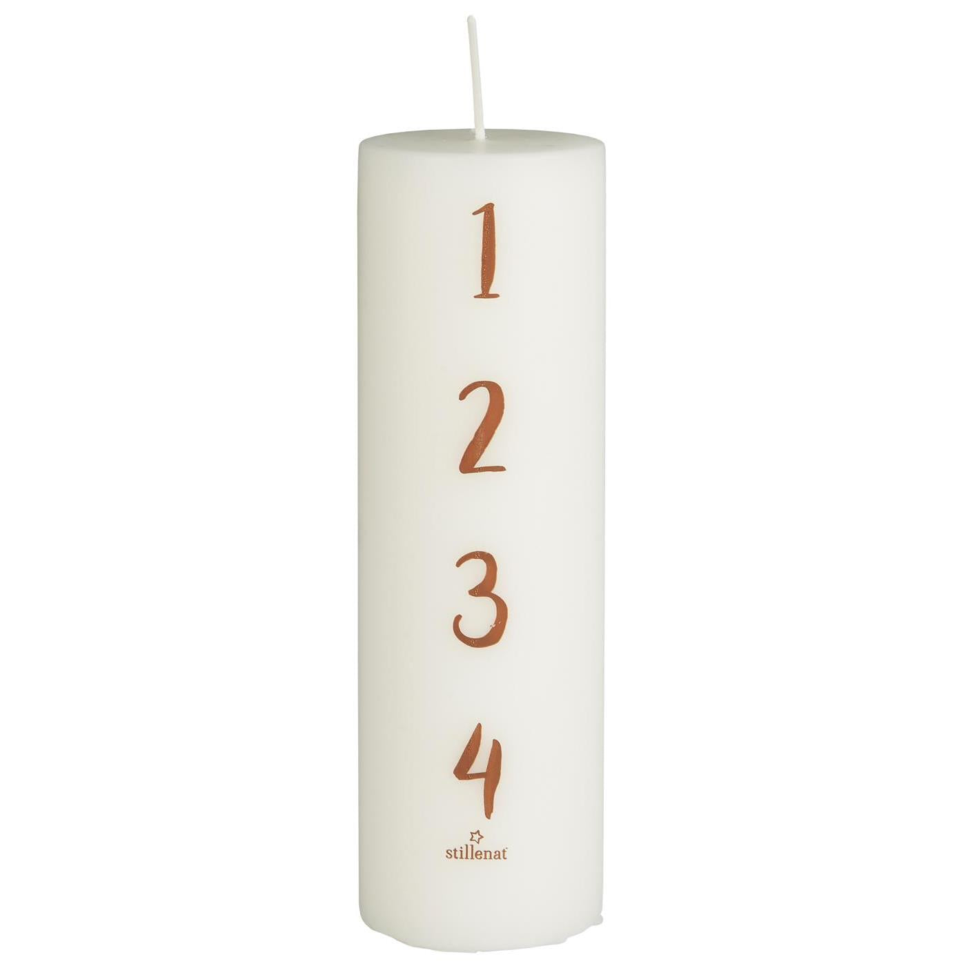 Candela dell'avvento numerata da 1-4 bianca con numeri marroni, h 20 ø 6 cm