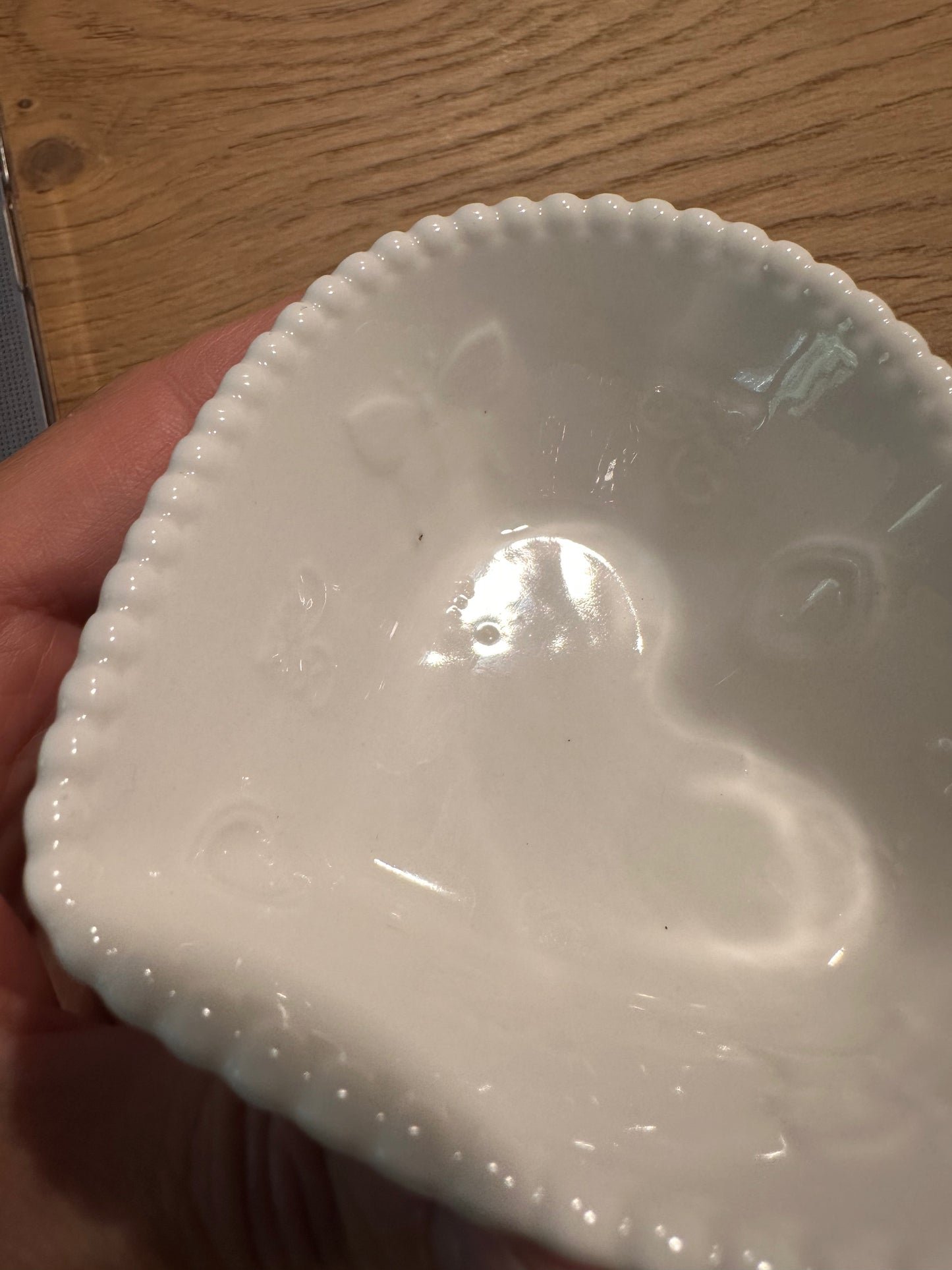 Ciotola a forma di cuore in ceramica bianca 75 ml, 10x9x4 cm *piccolo difetto*