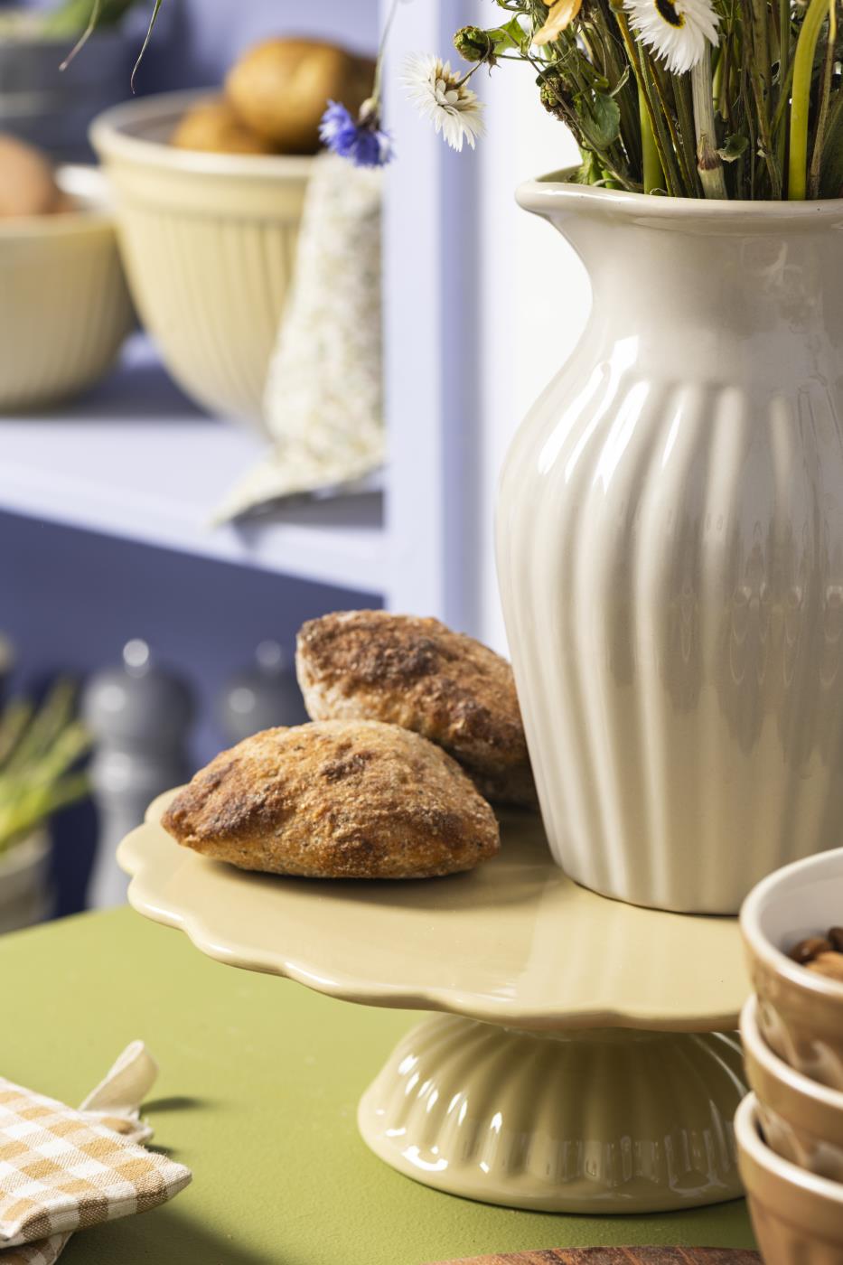 Brocca con manico color latte 1,7 litri