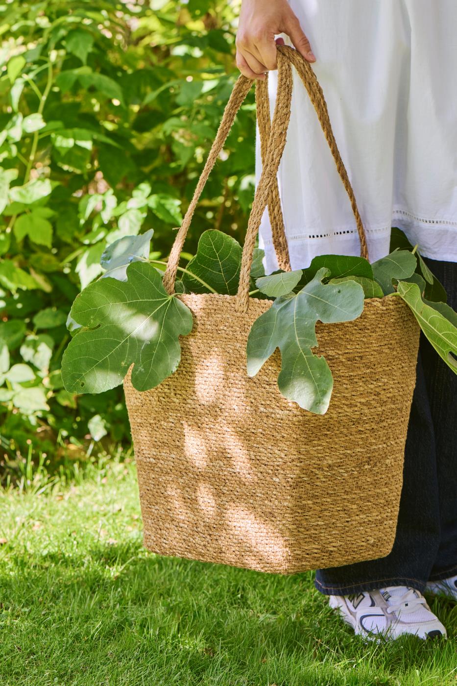 Borsa/cesto con manici lunghi in fibra vegetale (tifa), W 24 H 34 L 37 cm